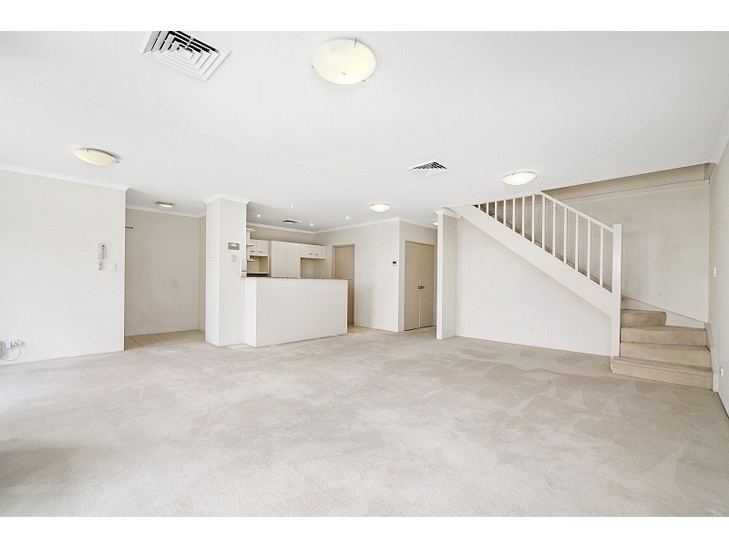 8/6-10 Broadview Avenue, Gosford NSW 2250