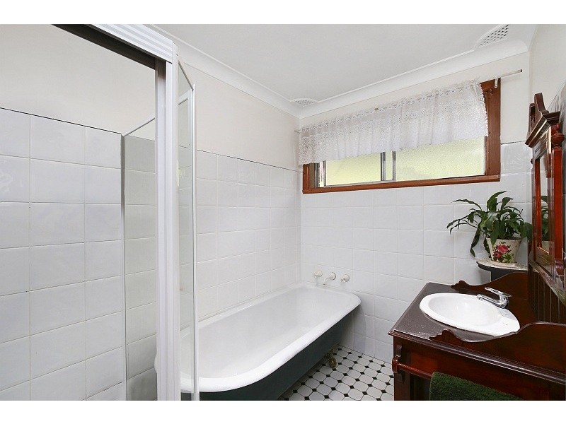 54 Lushington Street, East Gosford NSW 2250