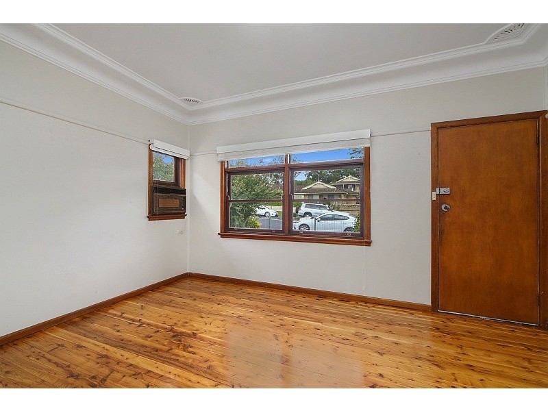 21 Kinarra Avenue, Wyoming NSW 2250