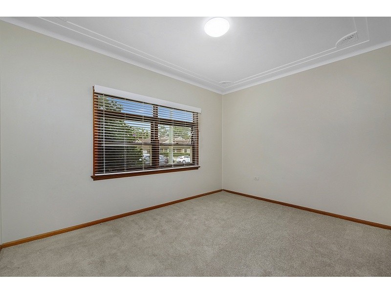 21 Kinarra Avenue, Wyoming NSW 2250