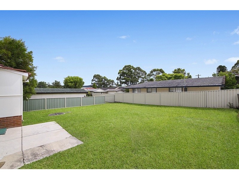 21 Kinarra Avenue, Wyoming NSW 2250