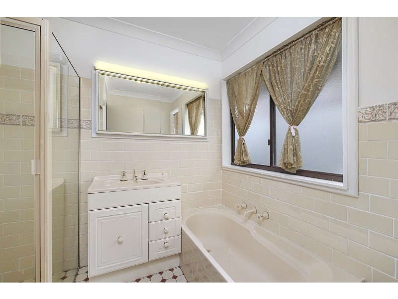 72 North Crescent, Wyoming NSW 2250