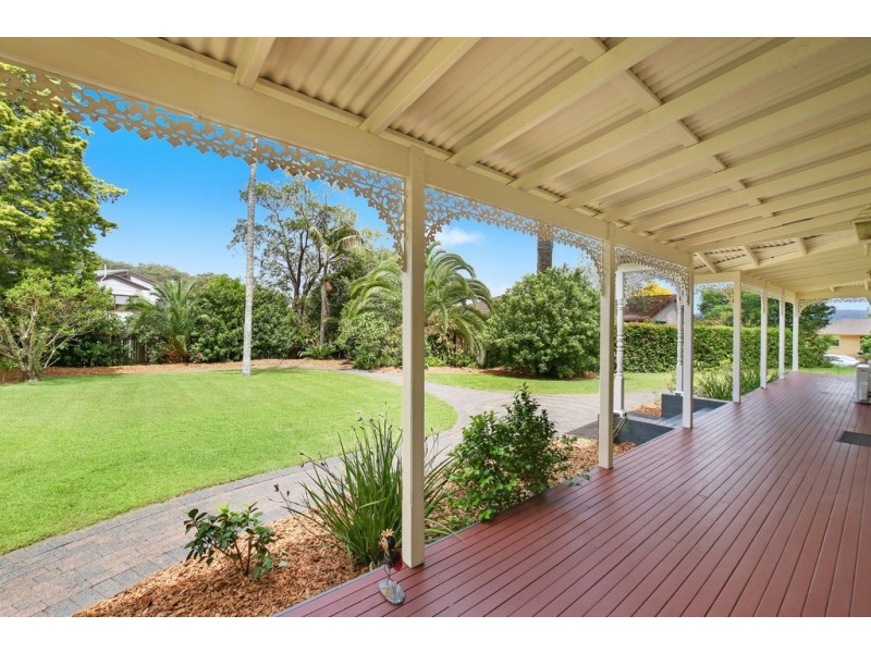 4 Roslyn Garden, Green Point NSW 2251