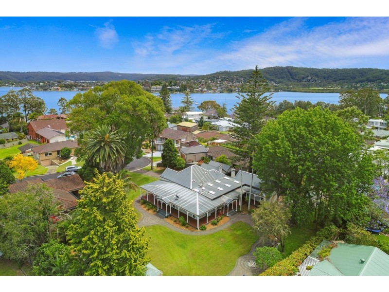 4 Roslyn Garden, Green Point NSW 2251