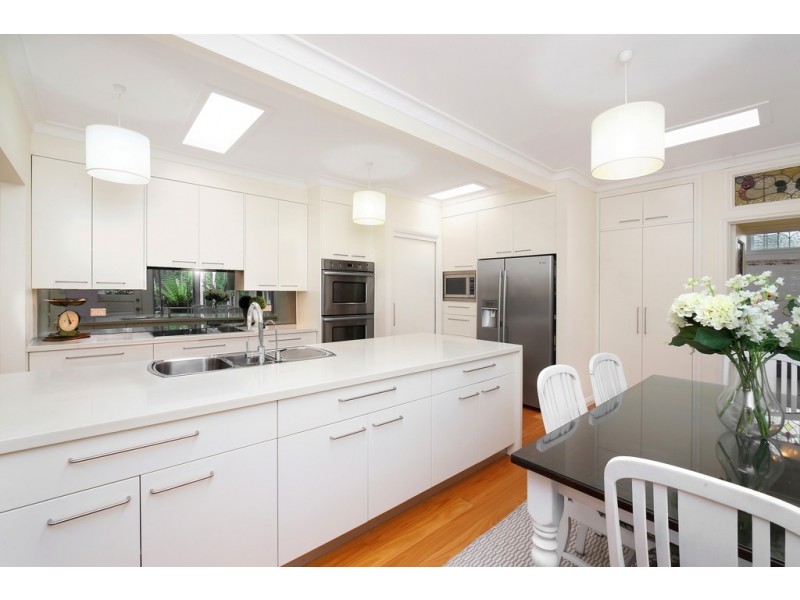 4 Roslyn Garden, Green Point NSW 2251