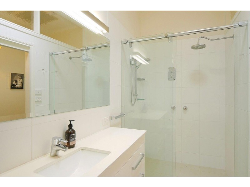 4 Roslyn Garden, Green Point NSW 2251