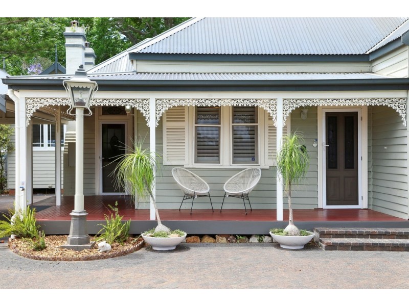 4 Roslyn Garden, Green Point NSW 2251