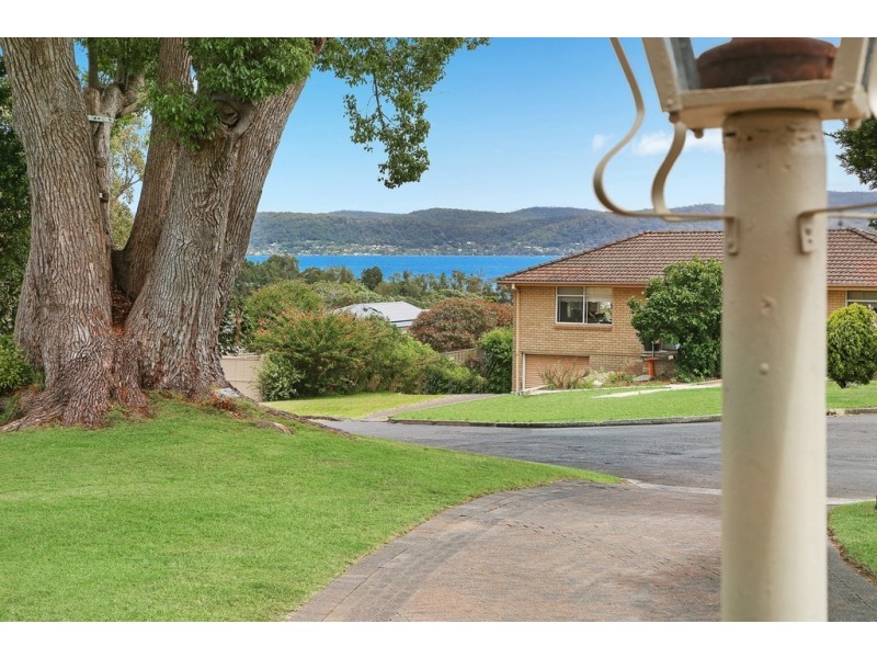 4 Roslyn Garden, Green Point NSW 2251