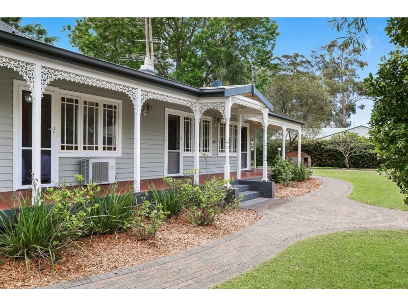 4 Roslyn Garden, Green Point NSW 2251