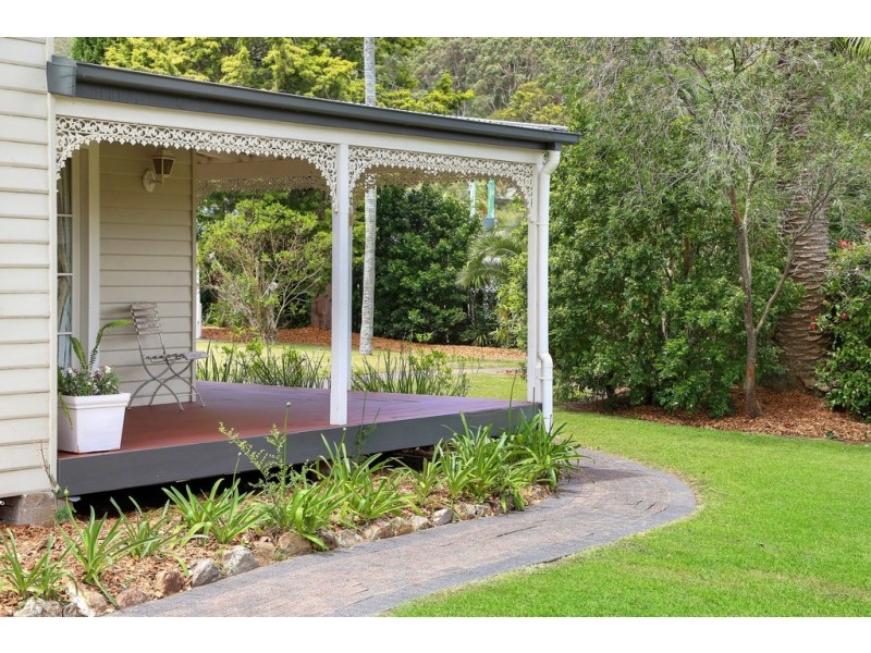 4 Roslyn Garden, Green Point NSW 2251