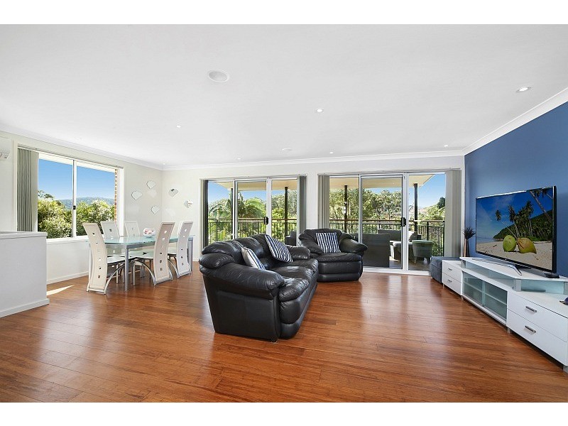 11 Henzel Road, Green Point NSW 2251