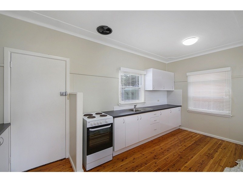21 Kinarra Avenue, Wyoming NSW 2250