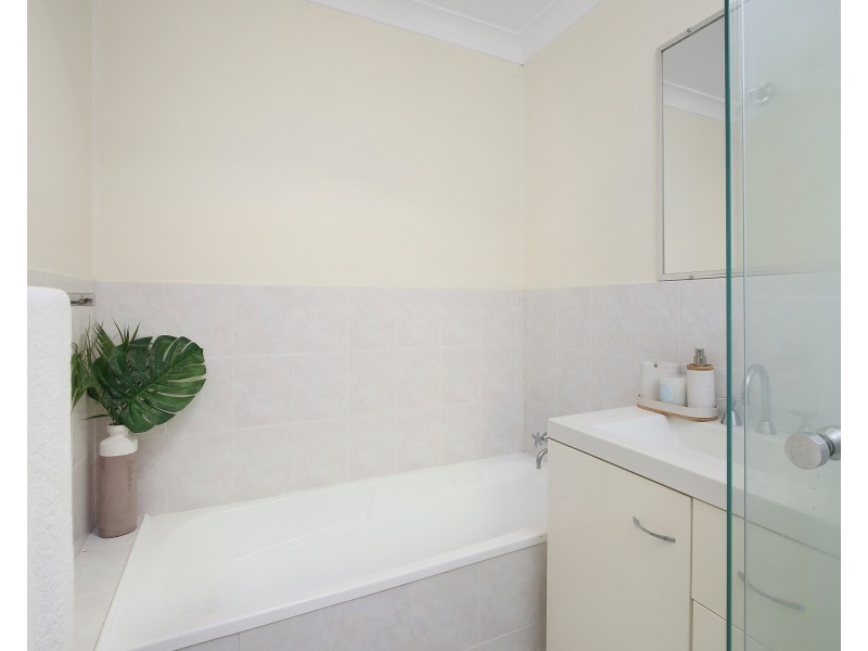 1/105 Henry Parry Drive, Gosford NSW 2250