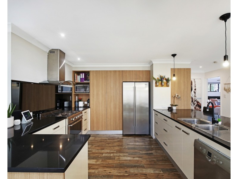 16 Verden Close, Green Point NSW 2251