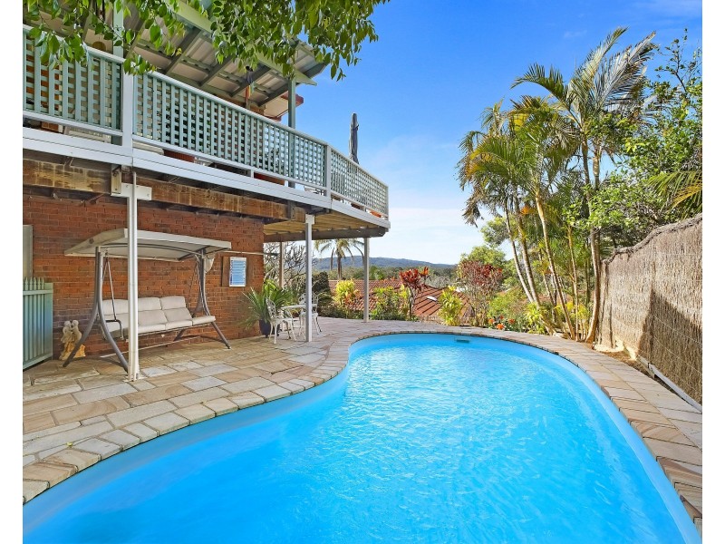 2 Curtis Close, Green Point NSW 2251