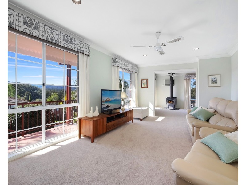 2 Curtis Close, Green Point NSW 2251