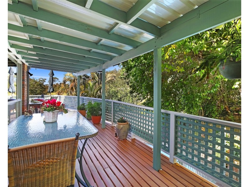 2 Curtis Close, Green Point NSW 2251