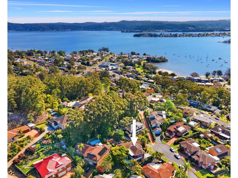 2 Curtis Close, Green Point NSW 2251