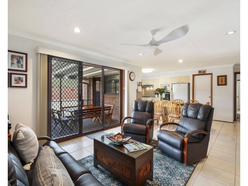 6 Lamont Close, Green Point NSW 2251