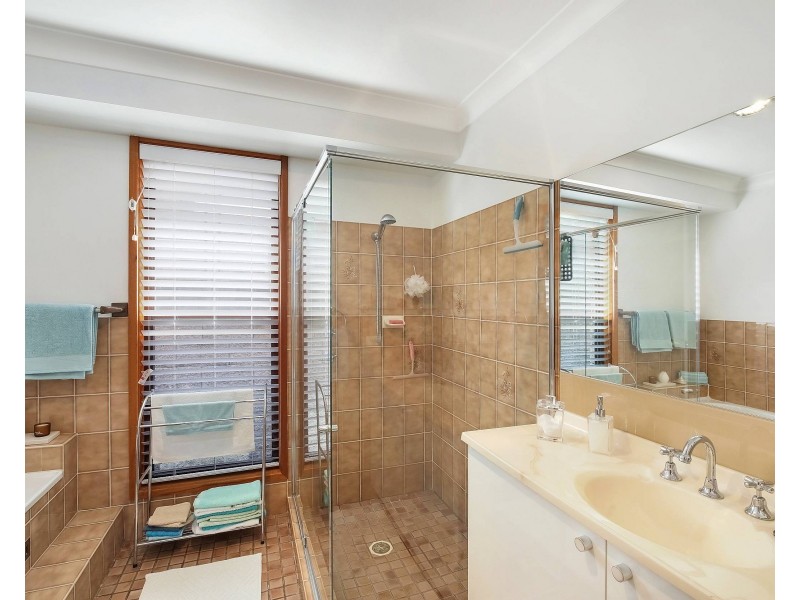 6 Lamont Close, Green Point NSW 2251