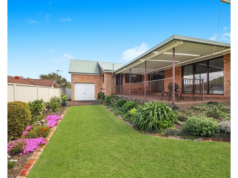 6 Lamont Close, Green Point NSW 2251
