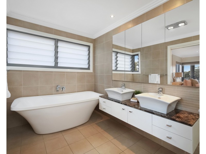 125 Albany Street, Point Frederick NSW 2250