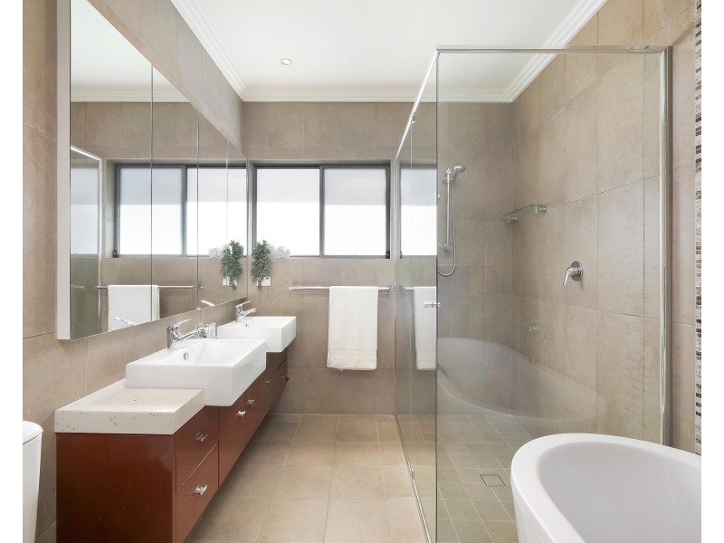 125 Albany Street, Point Frederick NSW 2250