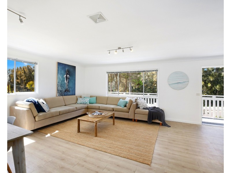 16 Jindalee Avenue, Point Clare NSW 2250