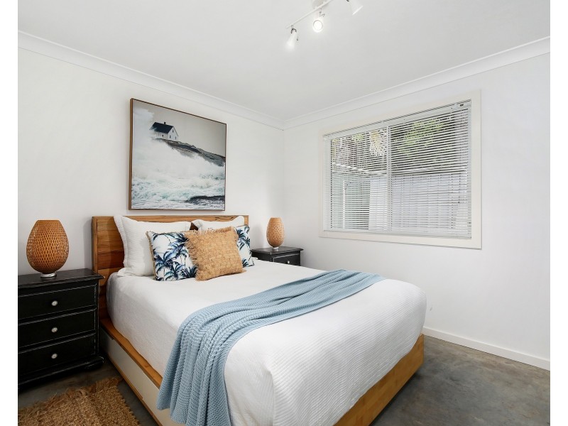 16 Jindalee Avenue, Point Clare NSW 2250