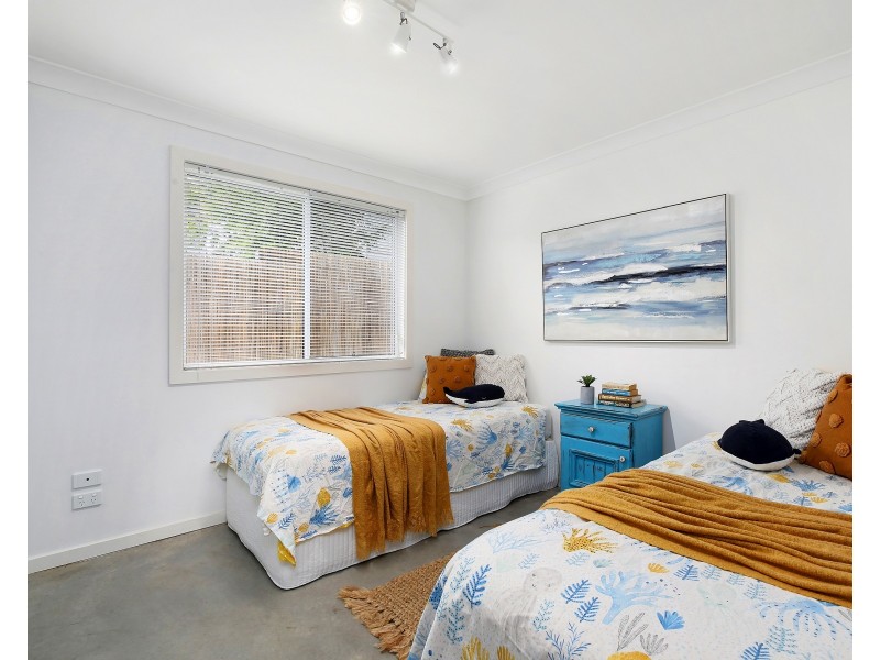 16 Jindalee Avenue, Point Clare NSW 2250