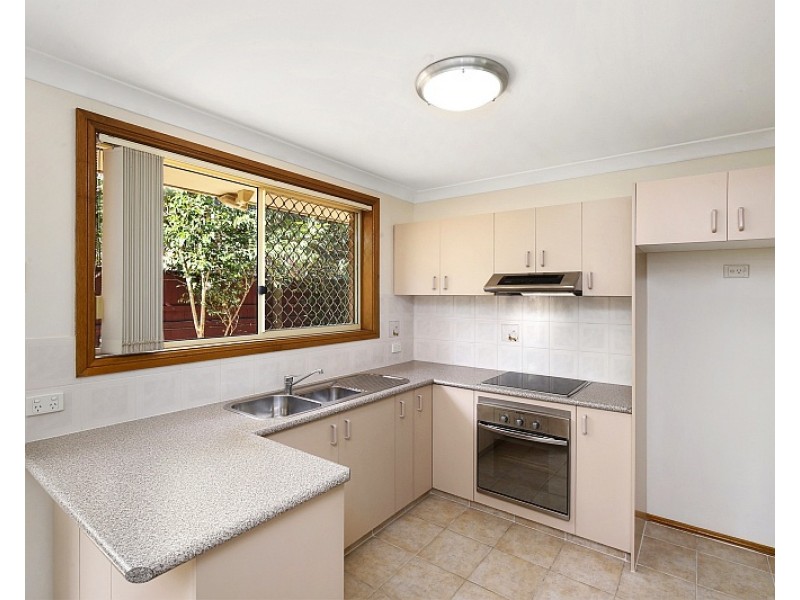 2/156 Albany Street, Point Frederick NSW 2250