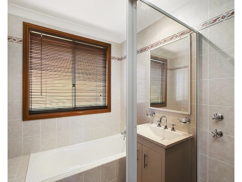 2/156 Albany Street, Point Frederick NSW 2250