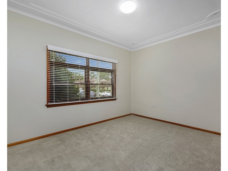 21 Kinarra Avenue, Wyoming NSW 2250
