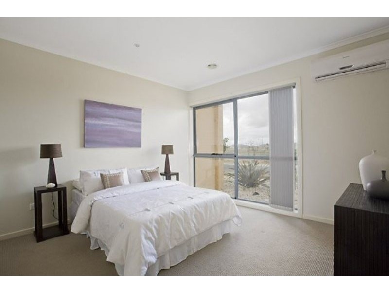 55 Swamphen Drive, Williams Landing VIC 3027