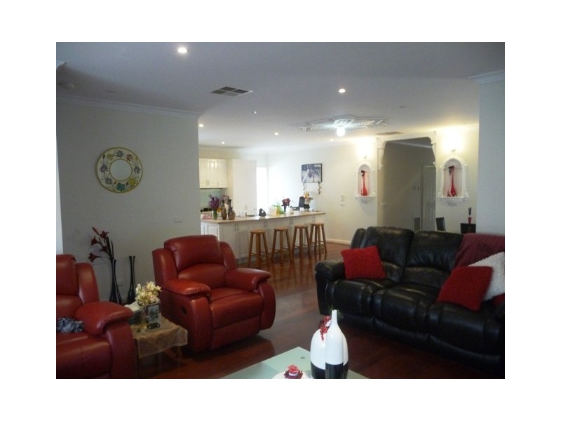 10 Skyline Rise, Craigieburn VIC 3064