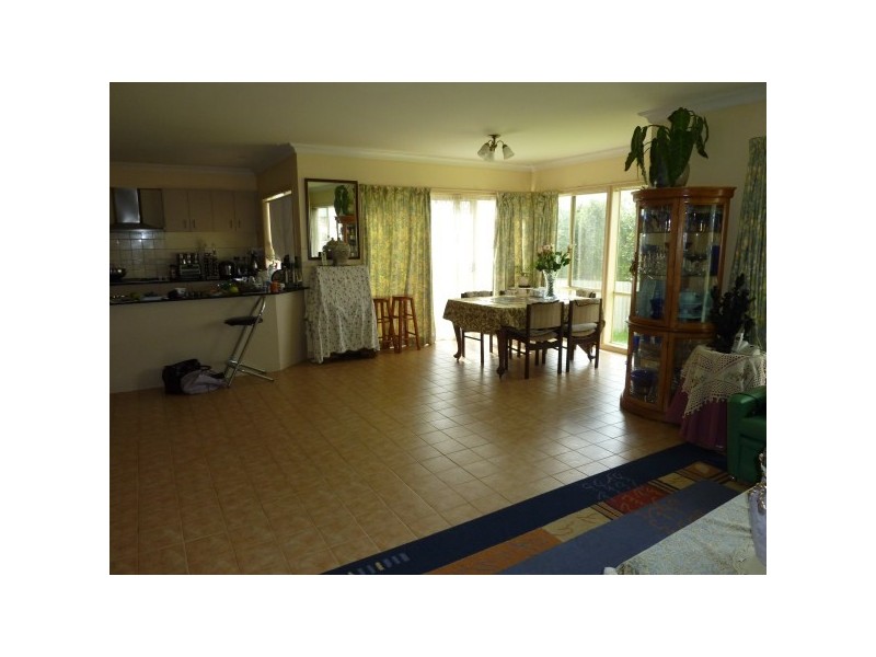 17 Winterton, Hallam VIC 3803