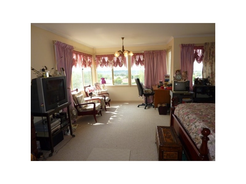 17 Winterton, Hallam VIC 3803