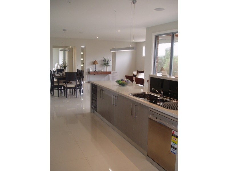 28 HUMMINGBIRD BLVD, Tarneit VIC 3029