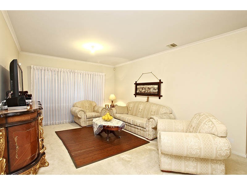 11 Parklands Drive, Thomastown VIC 3074