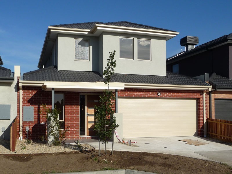 12 Riverside Drive, South Morang VIC 3752