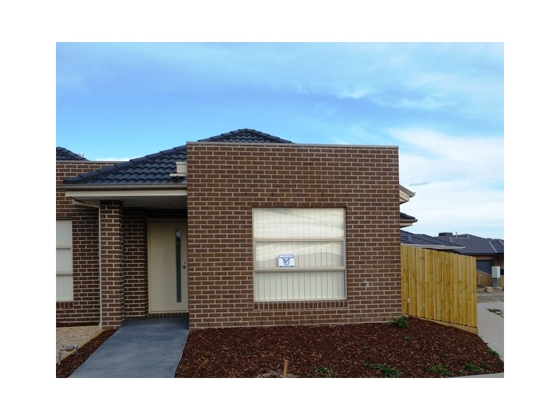 Unit 2, 26 Methven Ave, South Morang VIC 3752