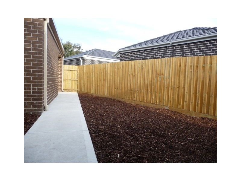 Unit 2, 26 Methven Ave, South Morang VIC 3752