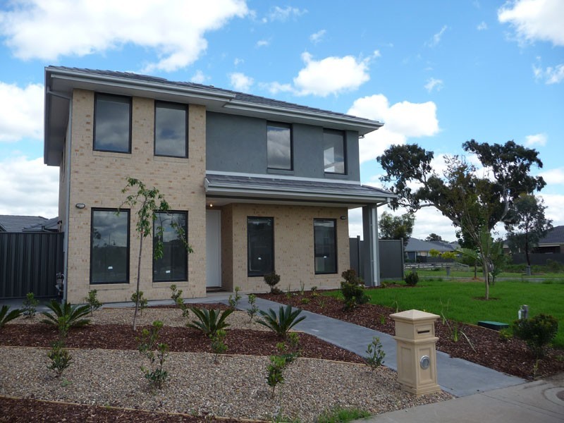 39 Hawkstowe Parade, South Morang VIC 3752