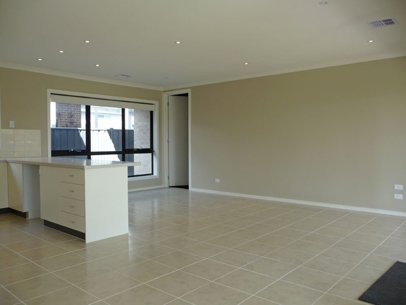 39 Hawkstowe Parade, South Morang VIC 3752