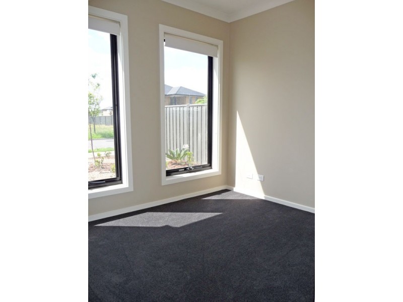 39 Hawkstowe Parade, South Morang VIC 3752