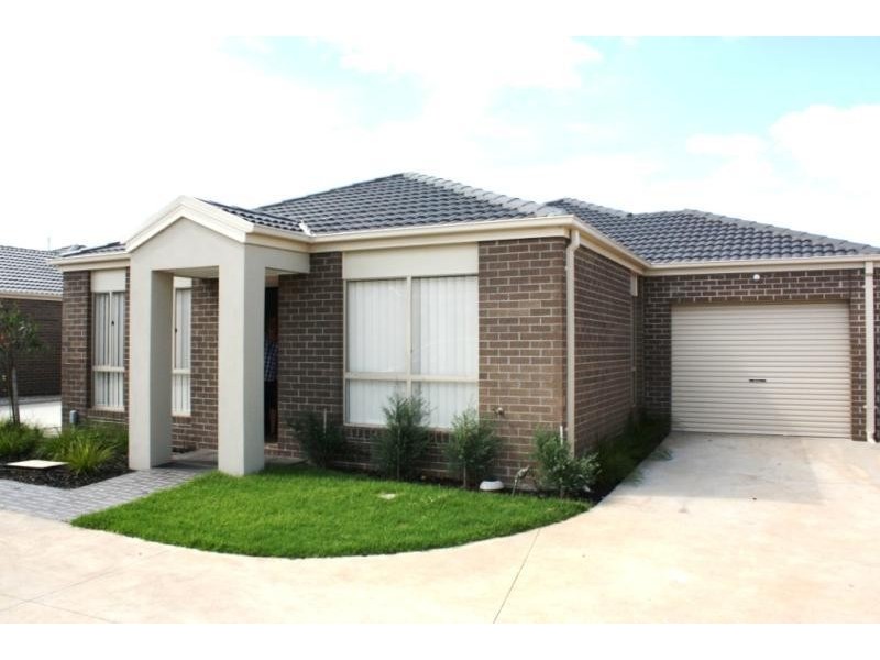 11/3 Austin Place, Melton South VIC 3338