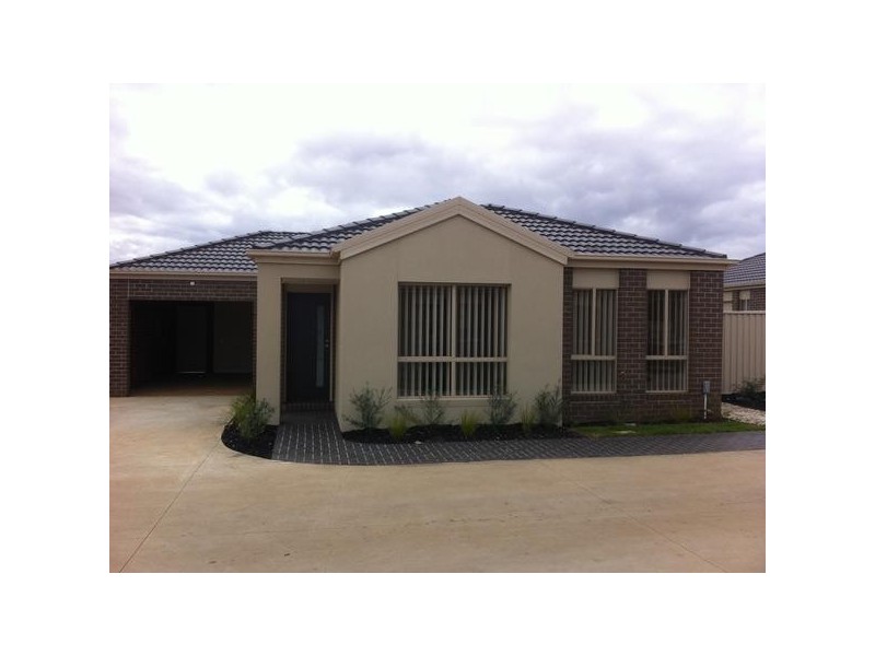 21/3 Austin Place, Melton South VIC 3338