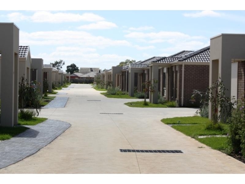 12/3 Austin Place, Melton South VIC 3338