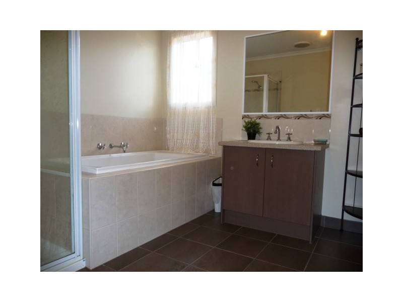 2 Manley St, Epping VIC 3076