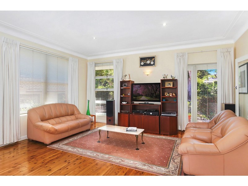 8 Fairlawn Avenue, Turramurra NSW 2074